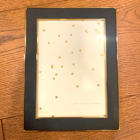 Black/ gold 5 x 7 in picture frame - Picture 1 of 2
